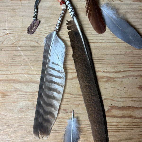 Feather clip in 'The earth collection' no 3.