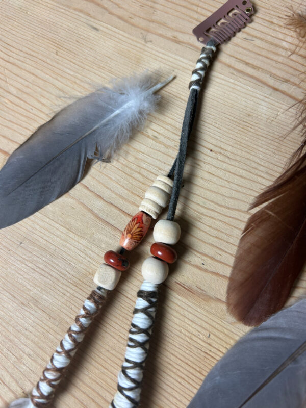 Feather clip in 'The earth collection' no 3. - Image 4