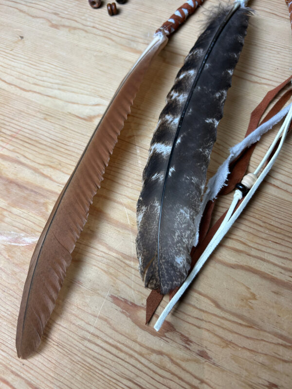 Feather clip in 'The earth collection' No.6. - Image 3