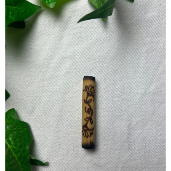 Wood burned bamboo dreadlock tube 0,6 cm Flower no.1
