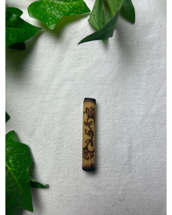 Wood burned bamboo dreadlock tube 0,6 cm Flower no.1