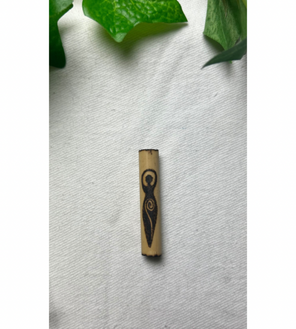 Wood burned bamboo dreadlock tube 0,6 cm Goddess